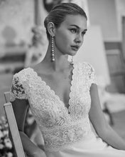 Load image into Gallery viewer, AIRE Barcelona - Malou
