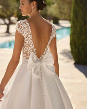 Lade das Bild in den Galerie-Viewer, Adriana Alier - Sofia
