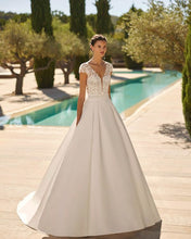 Lade das Bild in den Galerie-Viewer, Adriana Alier - Sofia
