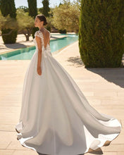 Lade das Bild in den Galerie-Viewer, Adriana Alier - Sofia
