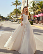 Lade das Bild in den Galerie-Viewer, Luna Novias - Celeste
