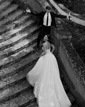 Lade das Bild in den Galerie-Viewer, AIRE Barcelona - Modell Berta
