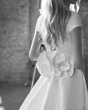 Load image into Gallery viewer, AIRE Atelier - Winona
